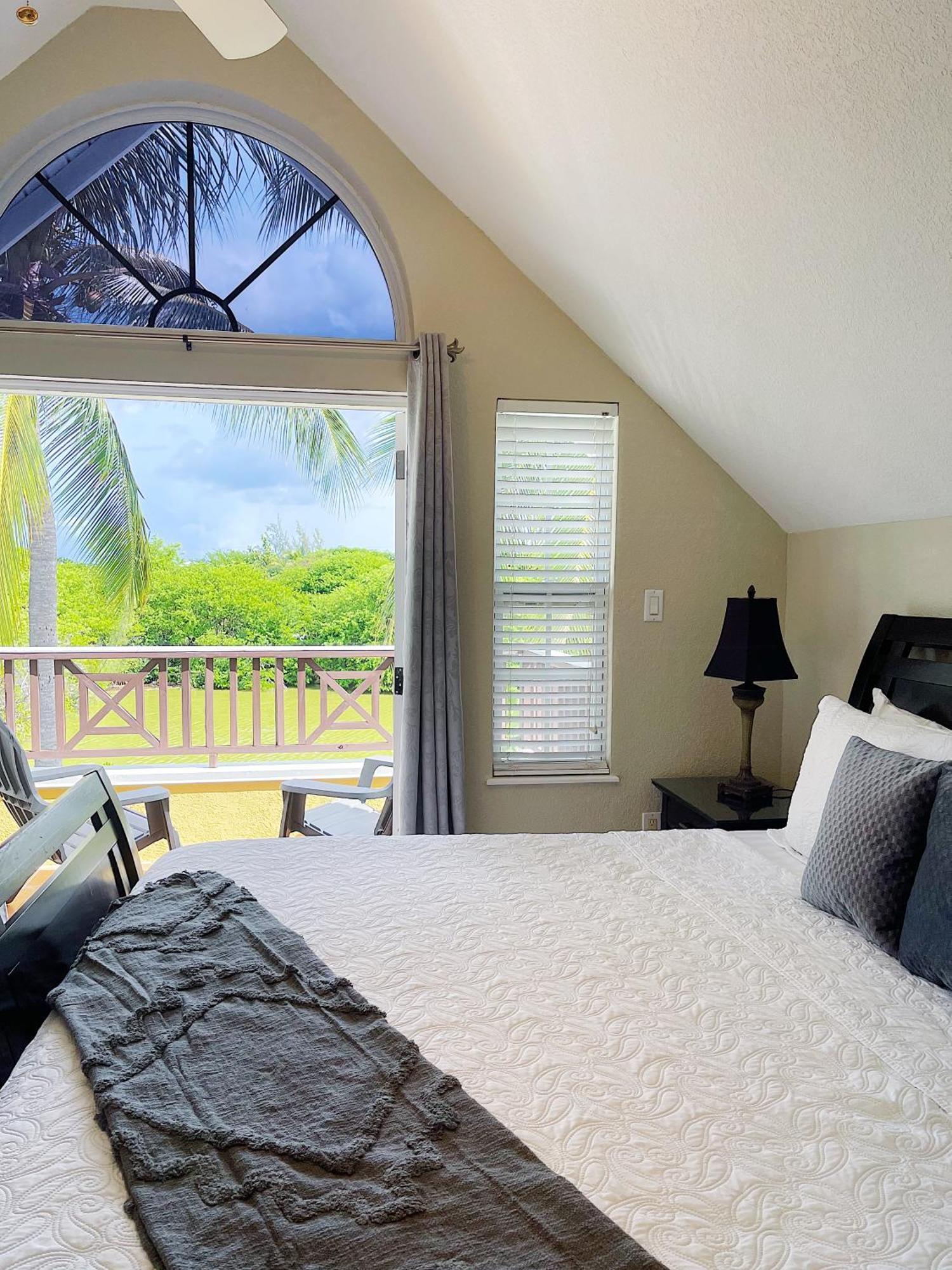 Shangri-La Boutique Bed&Breakfast West Bay Extérieur photo
