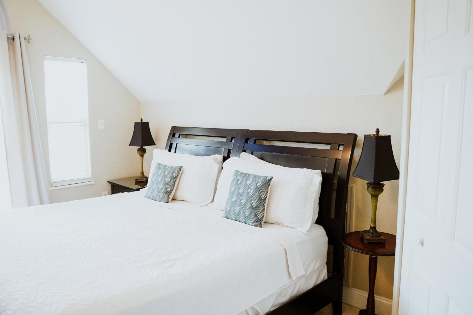 Shangri-La Boutique Bed&Breakfast West Bay Extérieur photo