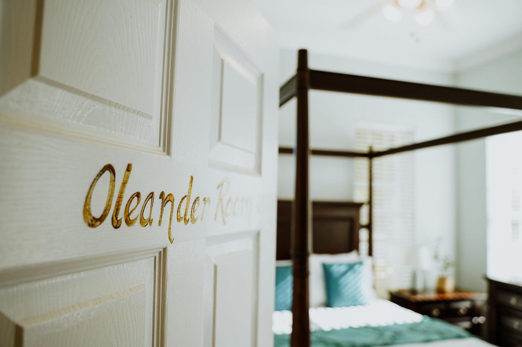 Shangri-La Boutique Bed&Breakfast West Bay Extérieur photo