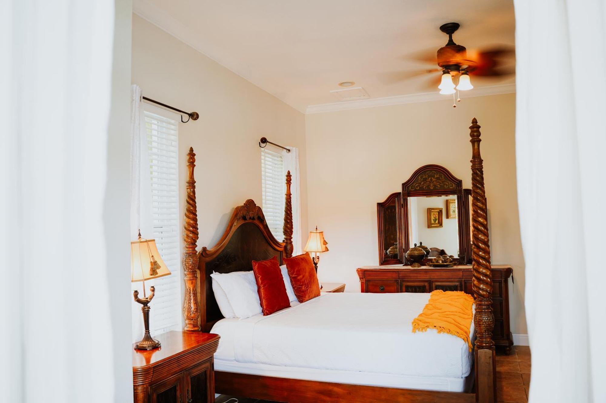 Shangri-La Boutique Bed&Breakfast West Bay Extérieur photo